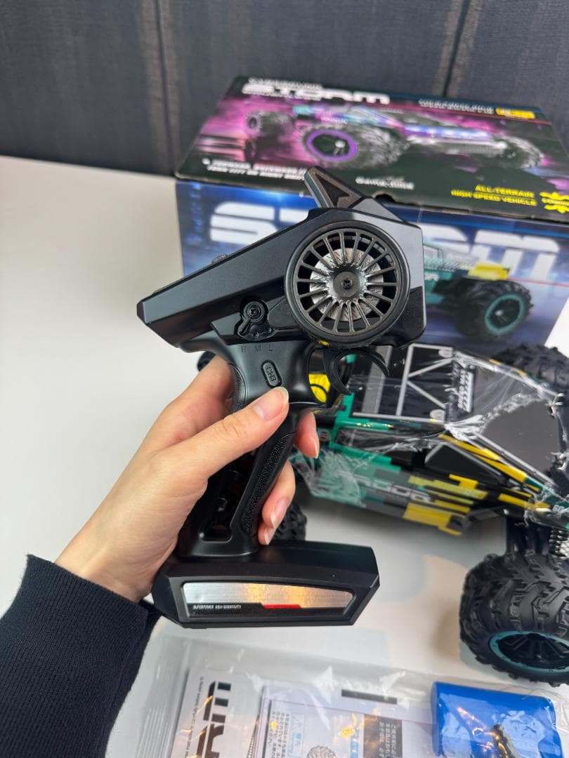 ラジコンカー ワイヤレスリモコンカー 40km ラジコンオフロード 技術認証