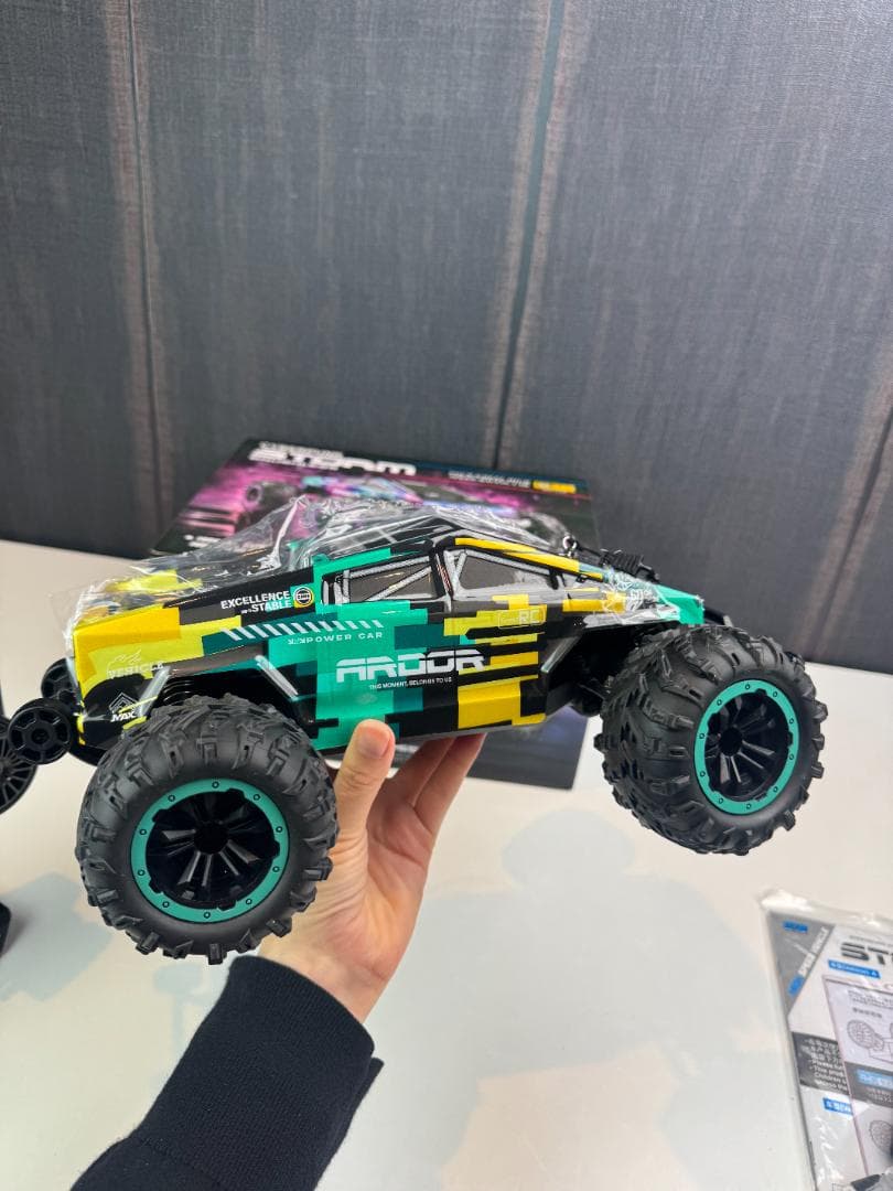 ラジコンカー ワイヤレスリモコンカー 40km ラジコンオフロード 技術認証