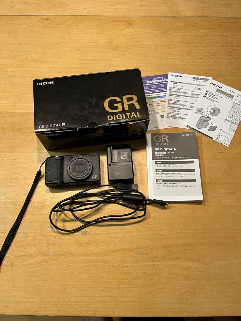 RICOH GR DIGITAL IV 本体と付属品
