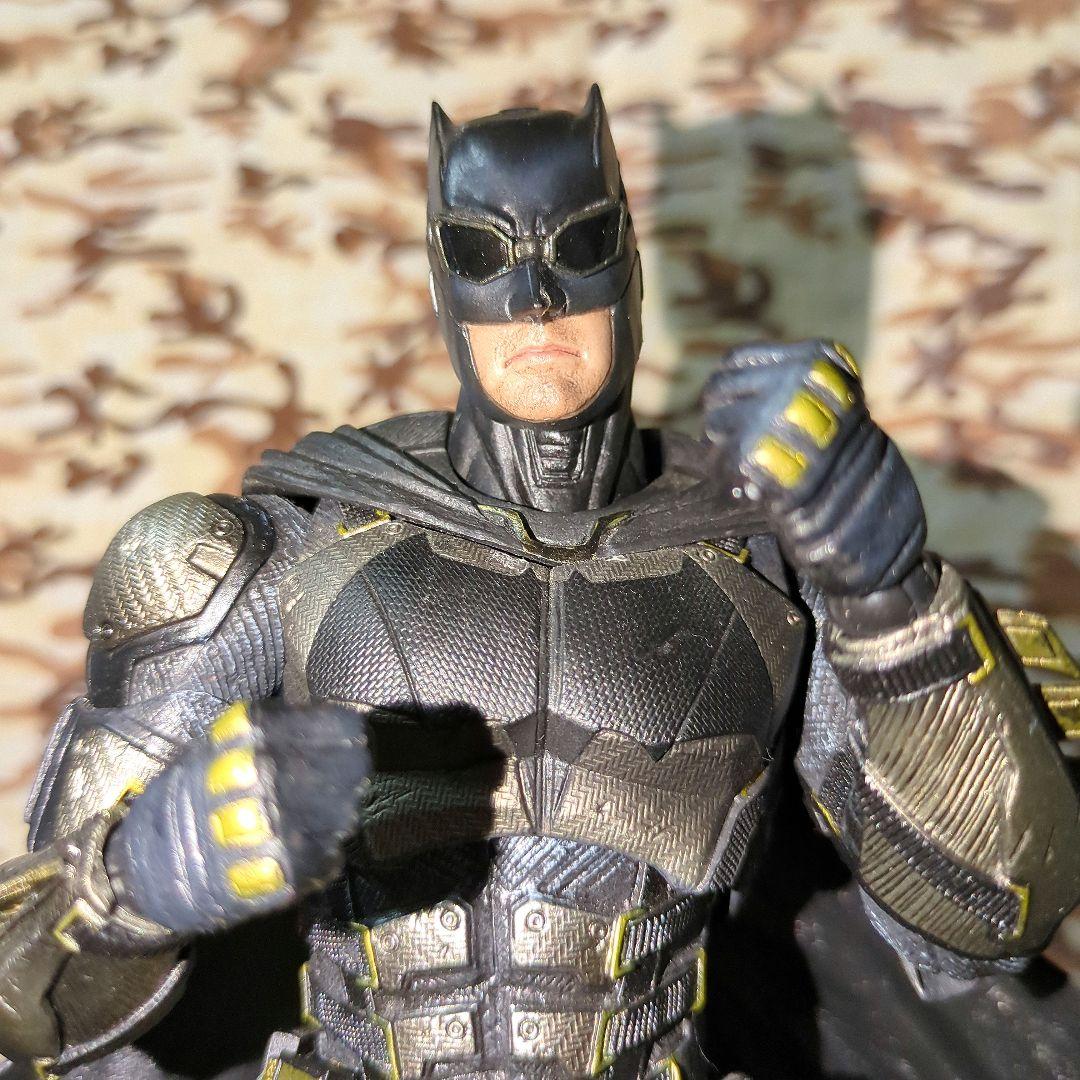 PLAY ARTS改／BATMAN•中古開封品【タクティカルスーツver】