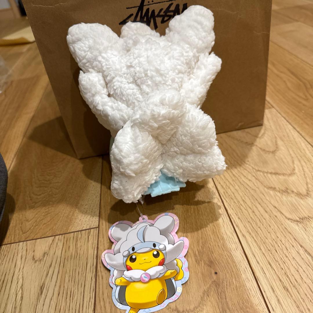 メガチルタリスのポンチョを着たピカチュウ