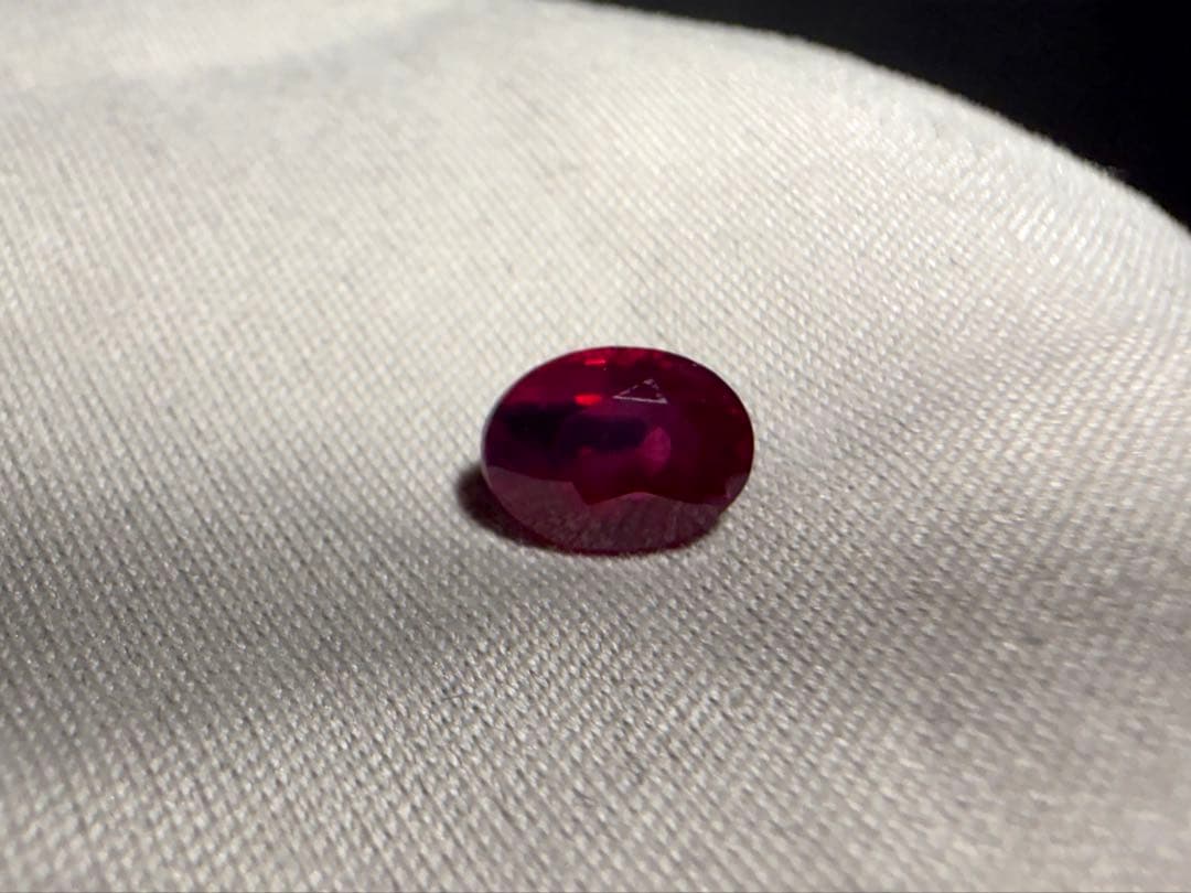 【ビルマ(ミャンマー)産】非加熱ピジョンブラッドルビー　GIA鑑　1.18ct