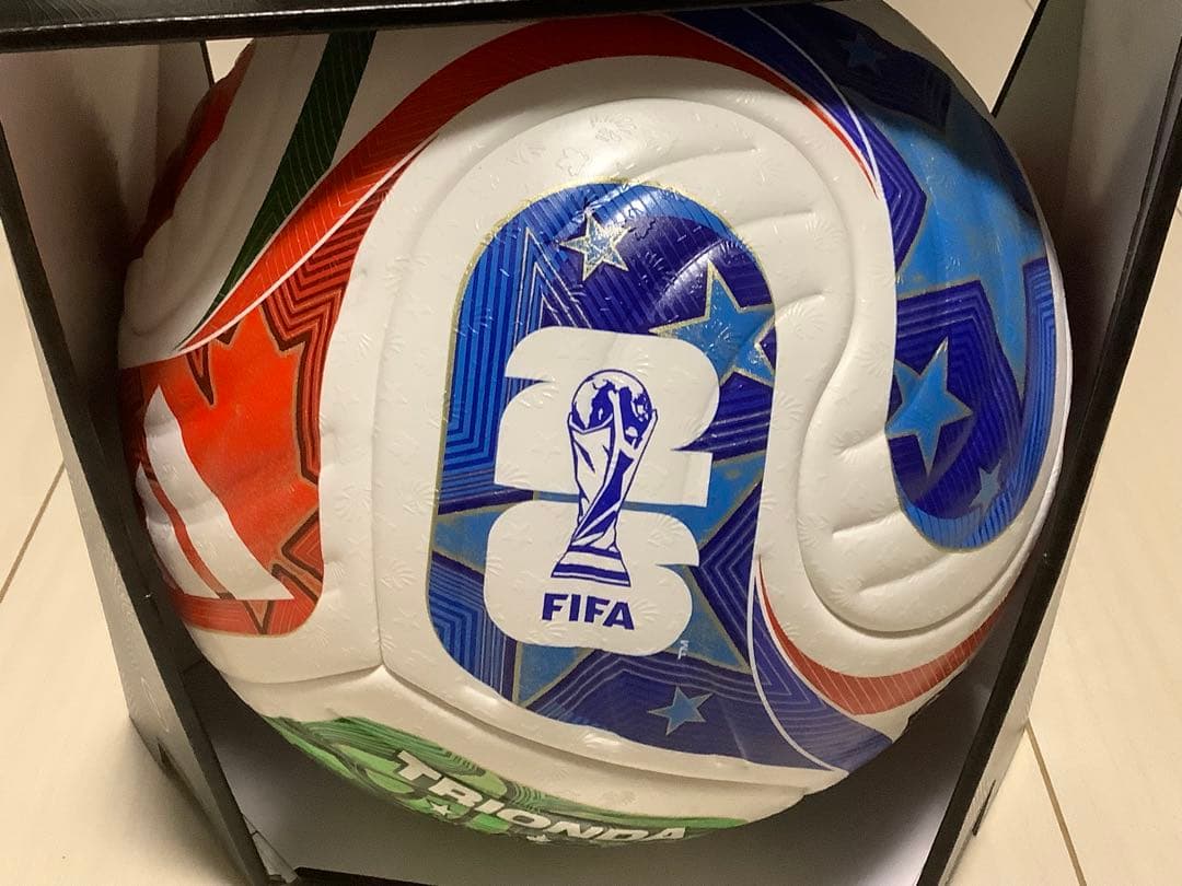 アディダス　ワールドカップ 2026 トリオンダ 5号球　公式球