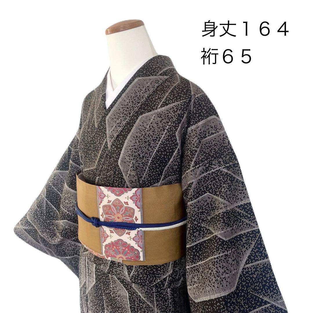 本場大島紬　純泥染　モダンな織柄