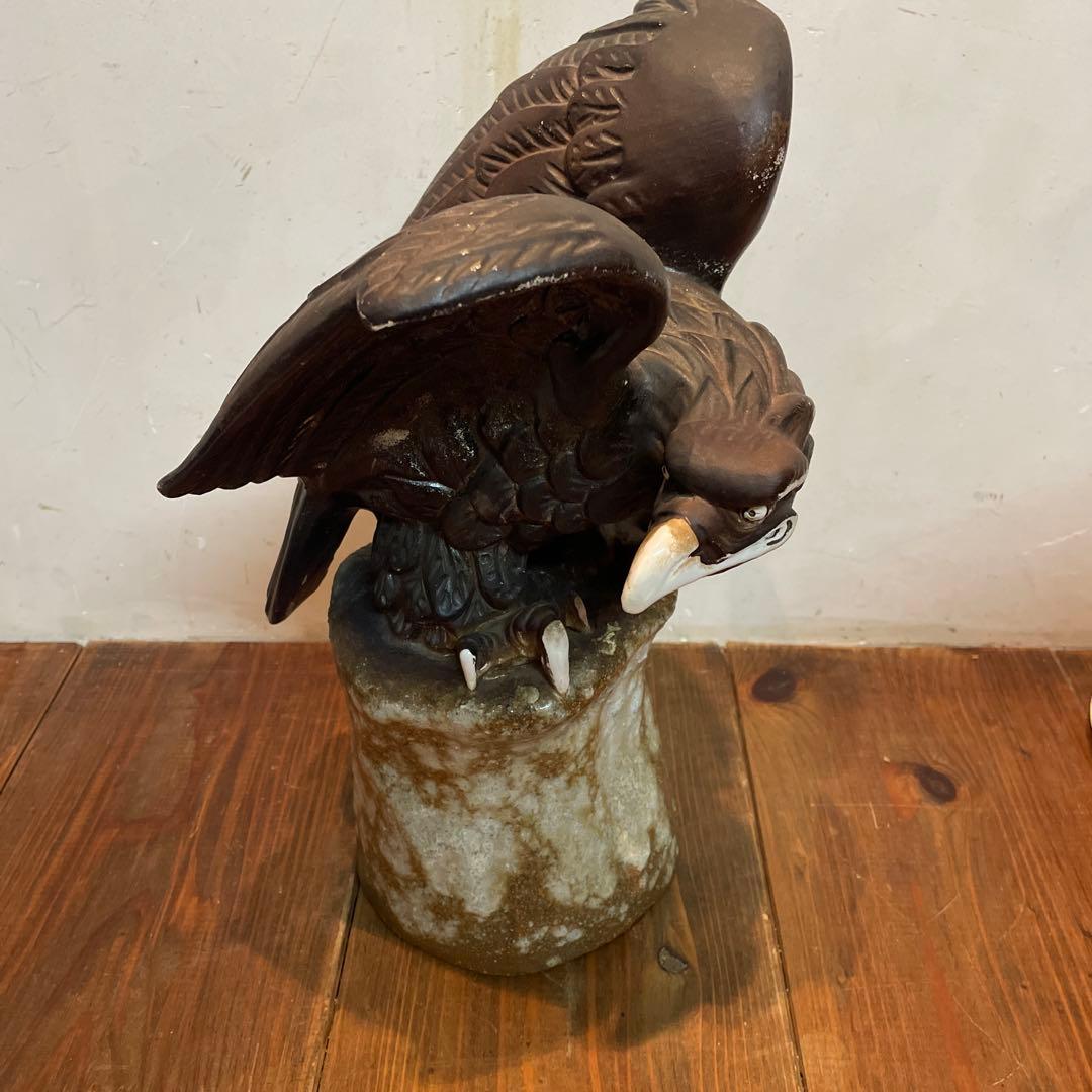 美品　焼物　陶器　鷹置物　タカ　陶像　オブジェ　工芸品　縁起物