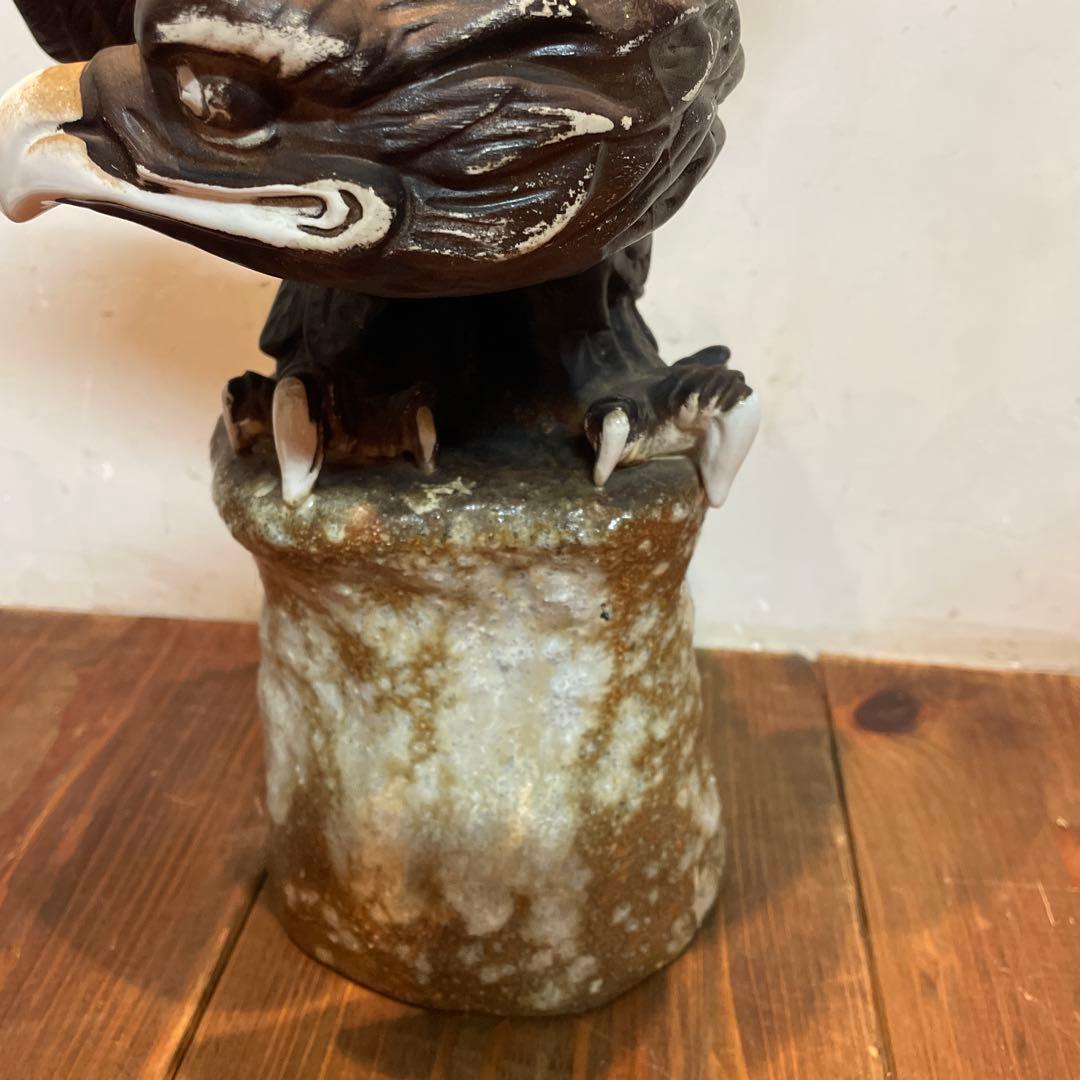 美品　焼物　陶器　鷹置物　タカ　陶像　オブジェ　工芸品　縁起物