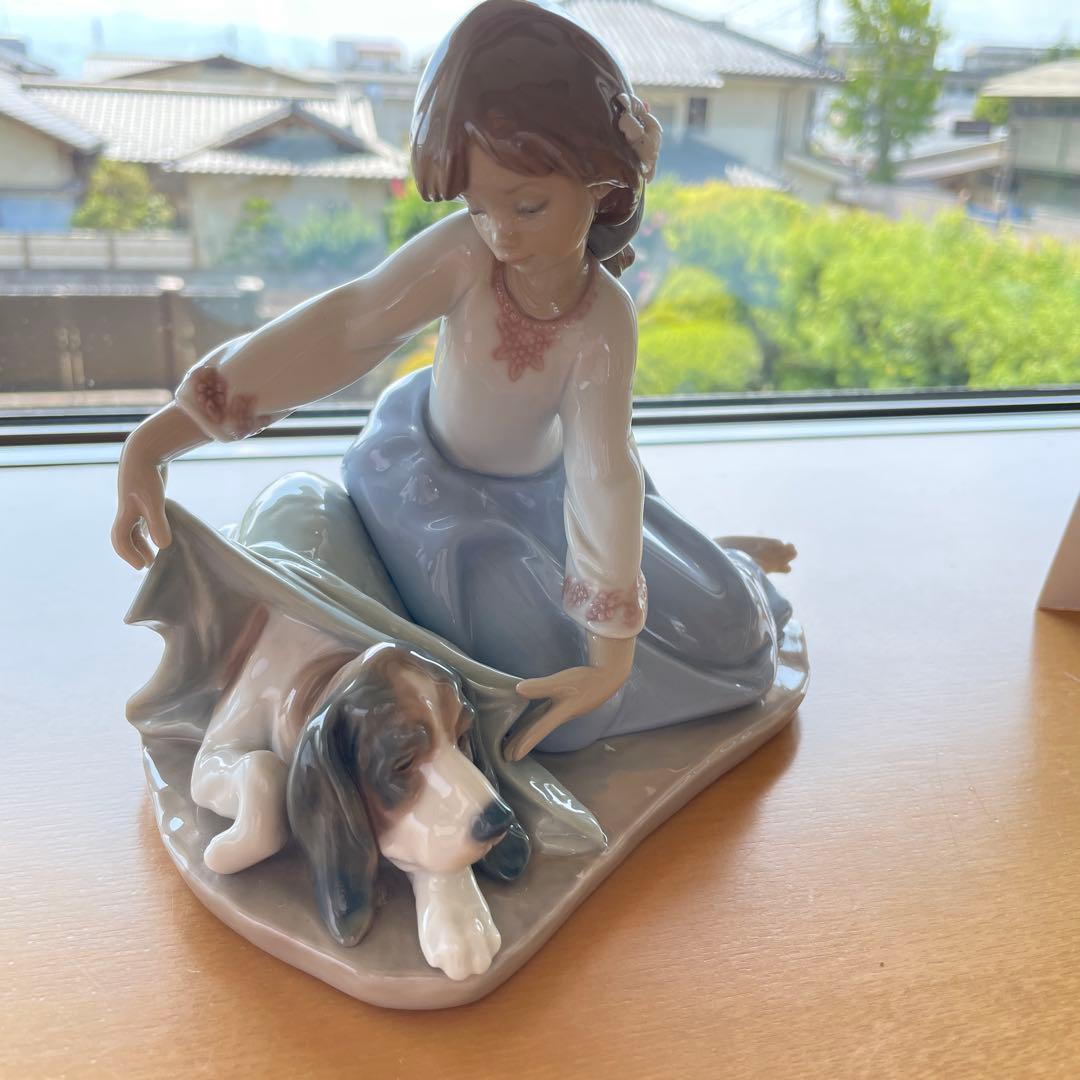 極美品　LLADRO リヤドロ　座っている少女子犬付き　　キズなし破損なし