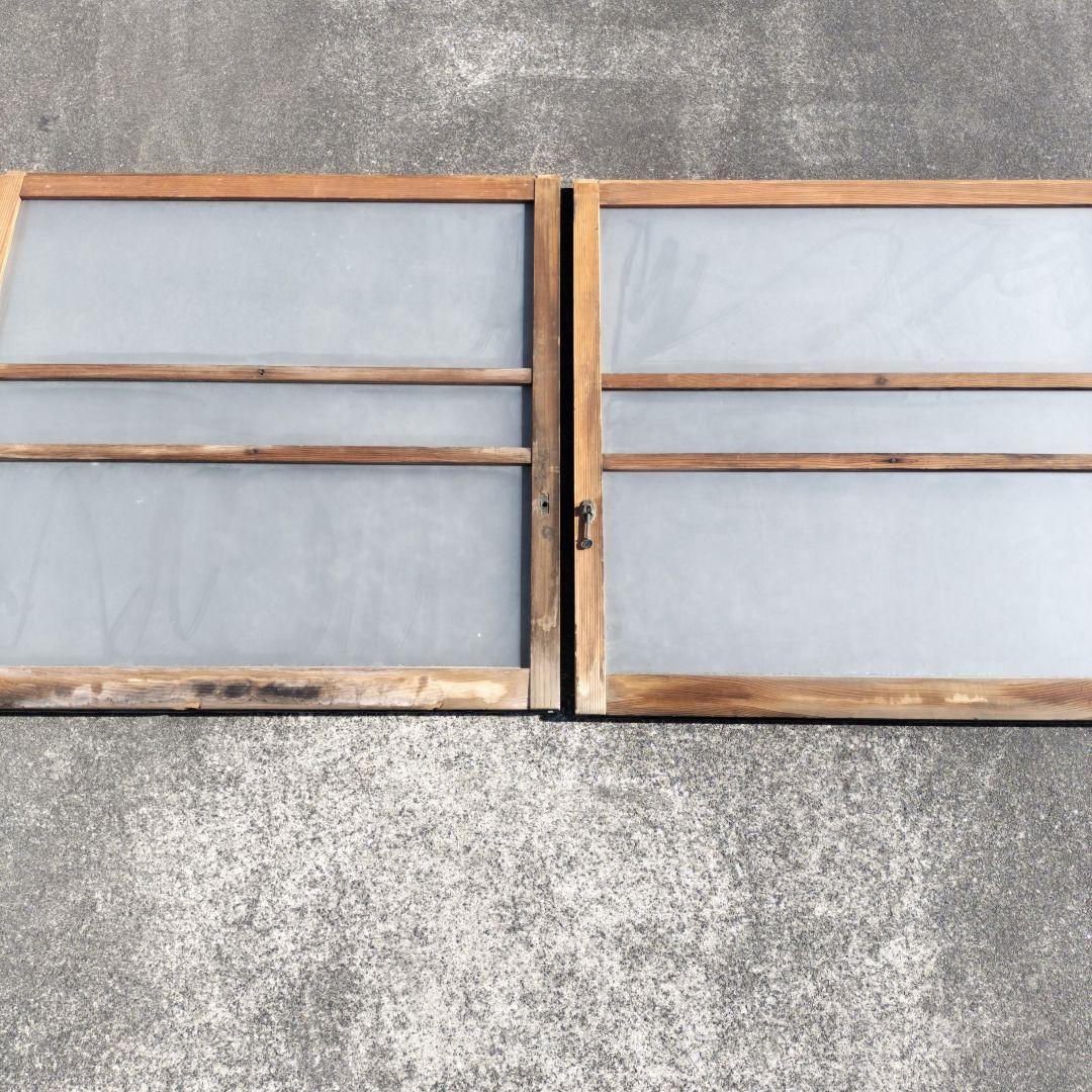 古民家　木枠窓　レトロ　窓ガラス　窓枠　建具