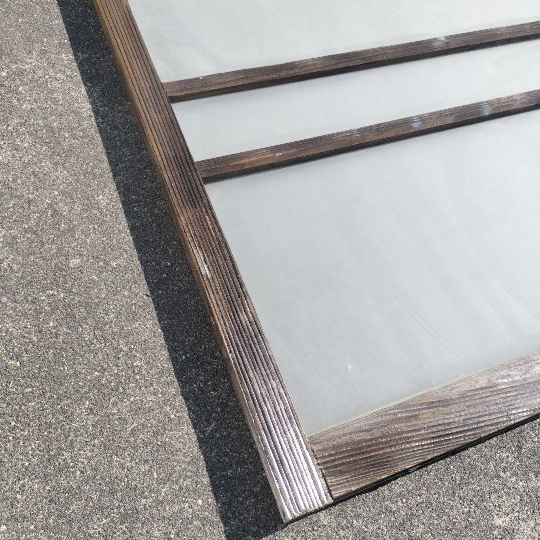 古民家　木枠窓　レトロ　窓ガラス　窓枠　建具