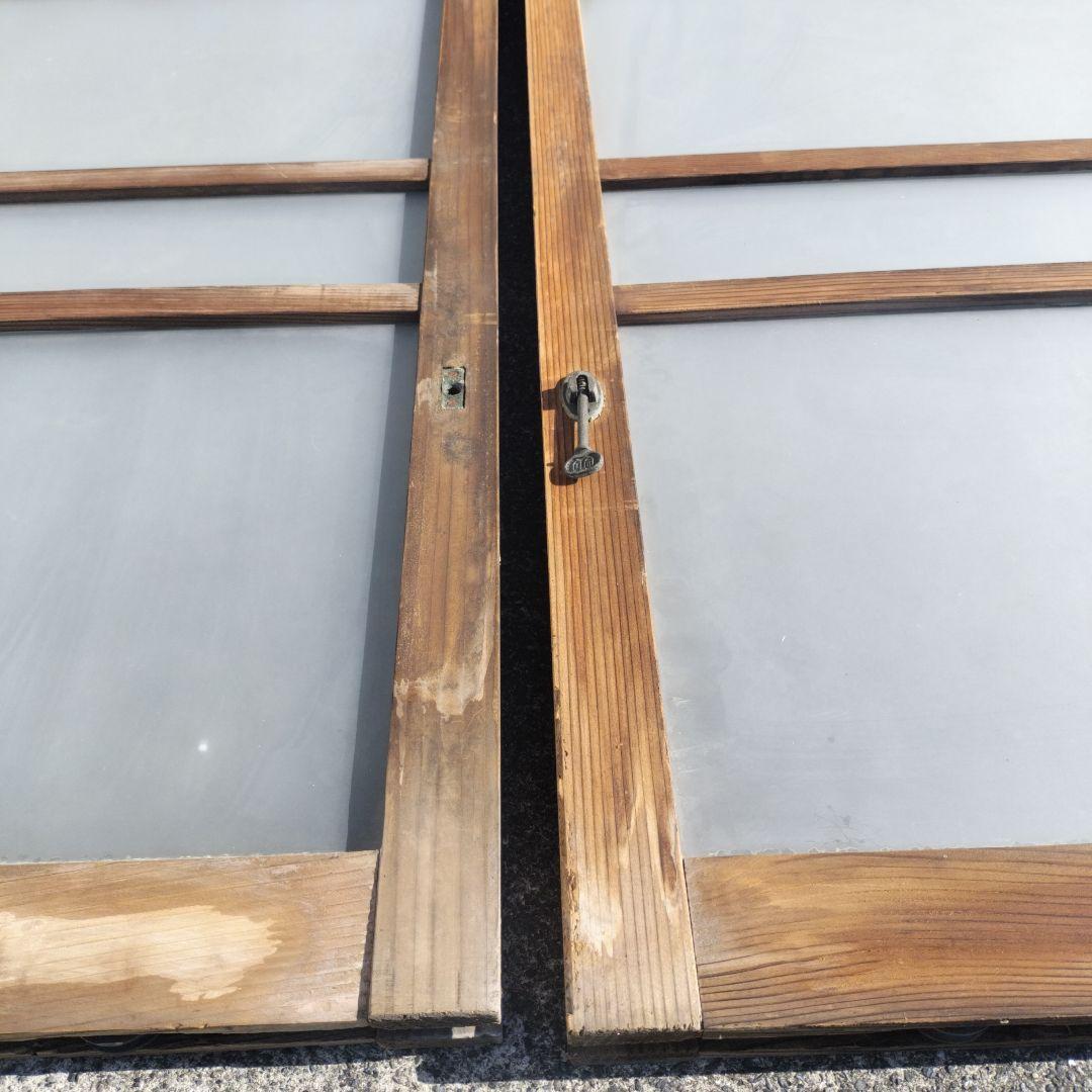 古民家　木枠窓　レトロ　窓ガラス　窓枠　建具