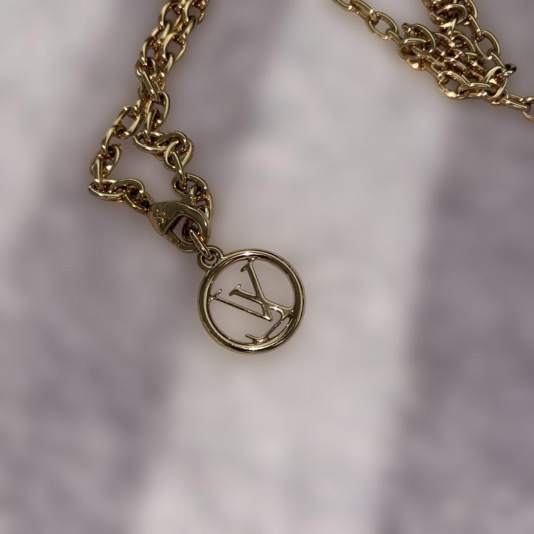 VUITTON チェーンミニバッグ