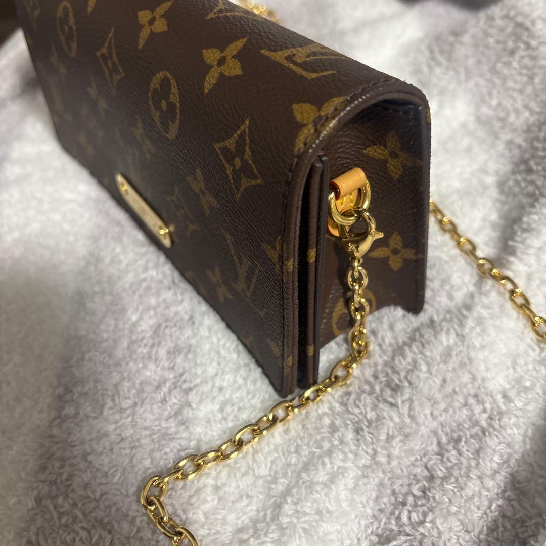 VUITTON チェーンミニバッグ