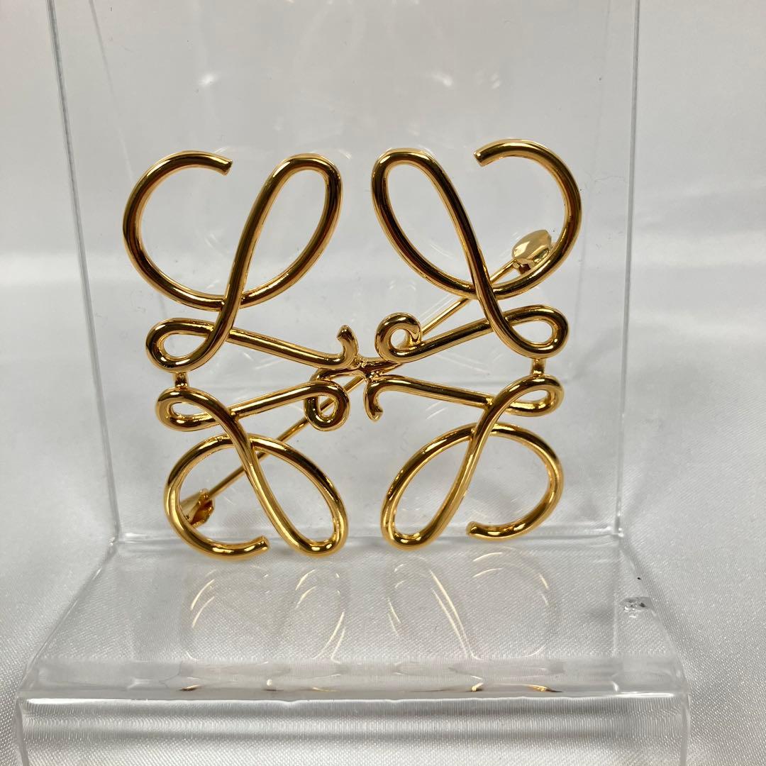 ロエベ アナグラム ブローチ ゴールド色 中古良品