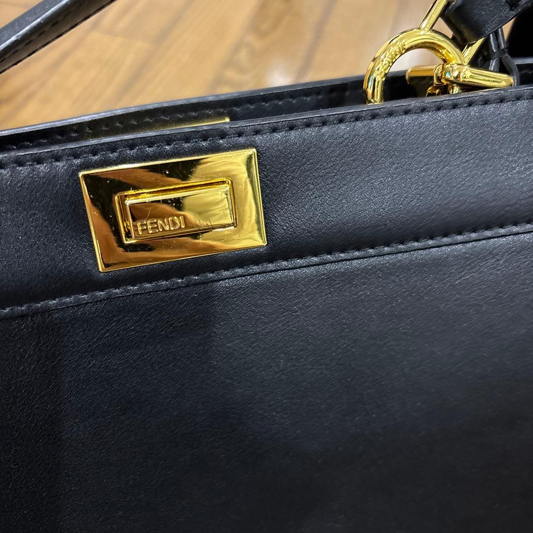 新品！レザー ハンドバッグ！ブラック×ゴールド！