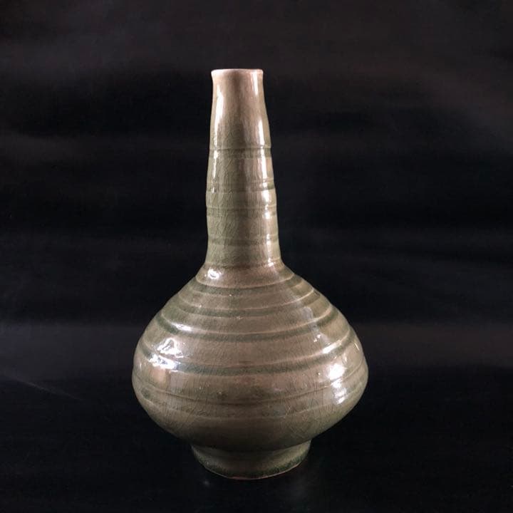 古美術◼️蔵からかなり美しい曲線の緑色の壺、壷、花瓶が出てきました。花道具、茶道具