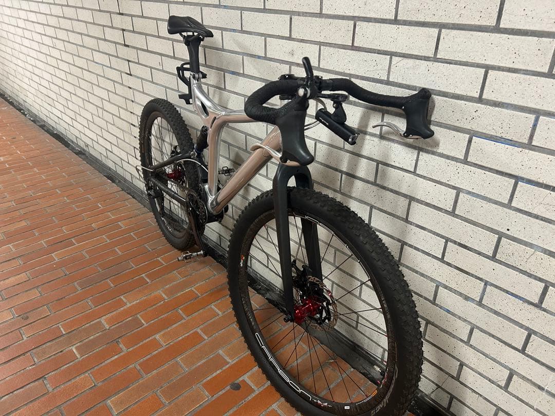 aaa30グラベル仕様GT MTB カーボンホイール付