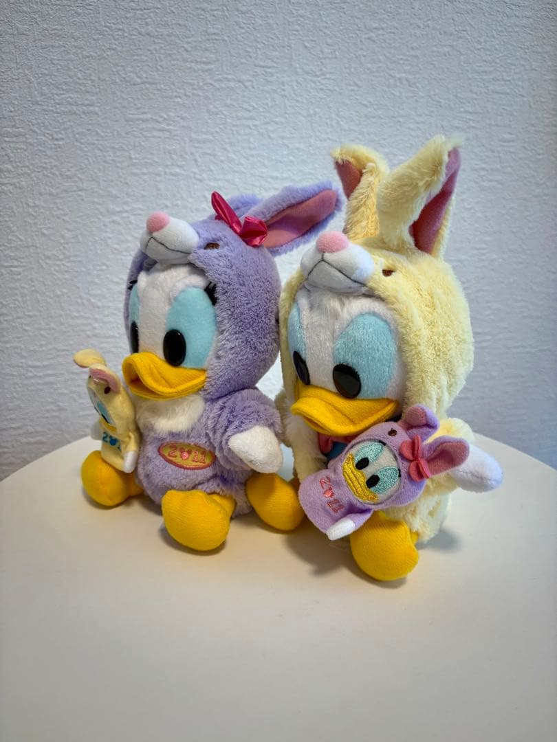 2011年バージョン！デイジーダック ぬいぐるみ ウサギコスチューム 2体セット