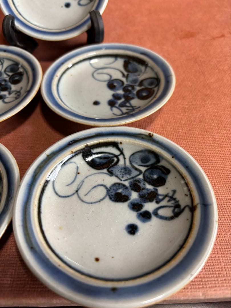 大英博物館日本人初個展鬼才澤田痴陶人作染付葡萄文手塩皿五客揃　未使用