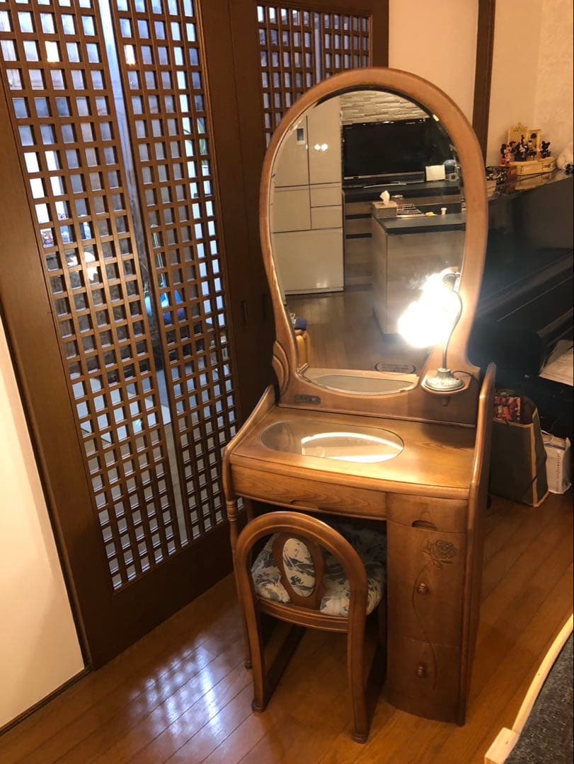 更に、値下げ！クラシック木製ドレッサー・ミラー・照明付き