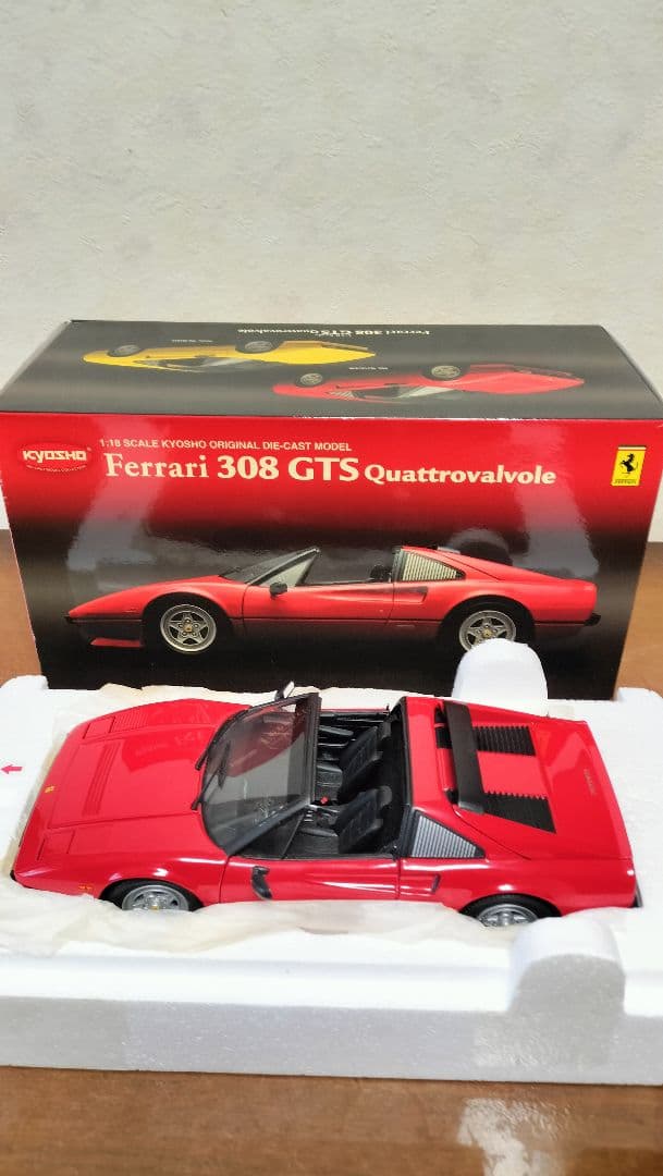 京商1/18フェラーリ308GTSクアトロバルボーレ【RED】