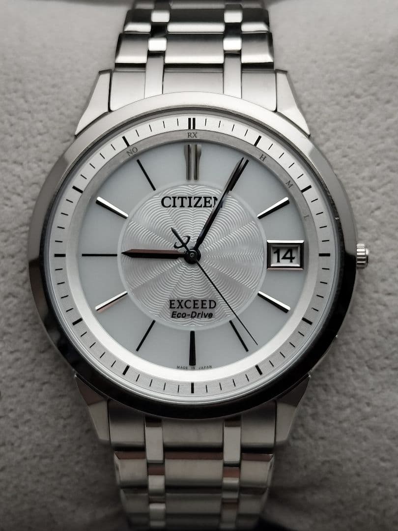 電池交換済み　薄型　シチズン　高級白蝶貝　エクシード　電波ソーラー　軽量チタン