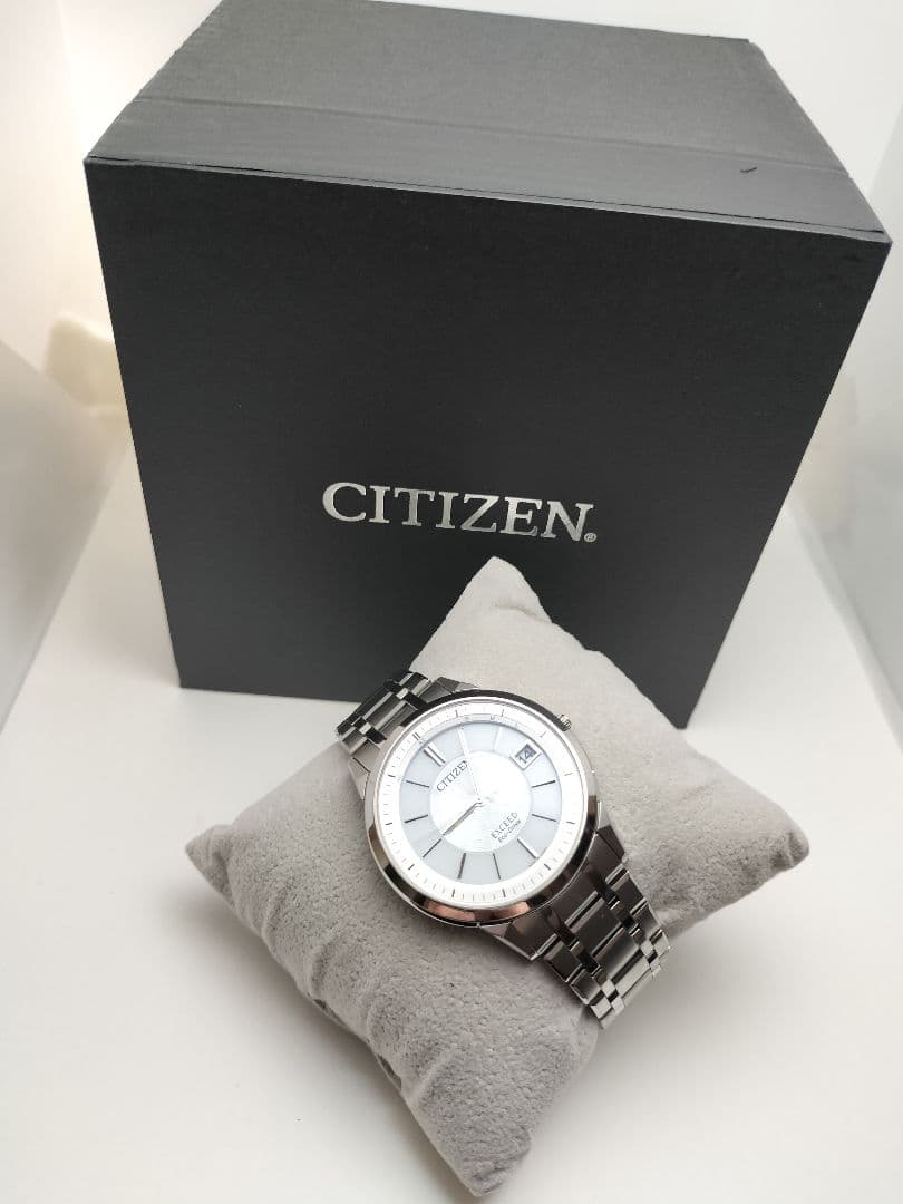 電池交換済み　薄型　シチズン　高級白蝶貝　エクシード　電波ソーラー　軽量チタン