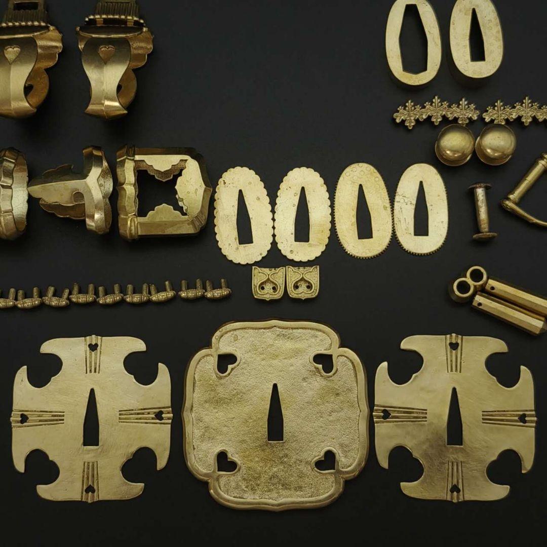 太刀金具　太刀拵　五三の桐　刀鍔目貫はばき切羽目釘鐺柄鞘　金具　金工品　刀剣美術