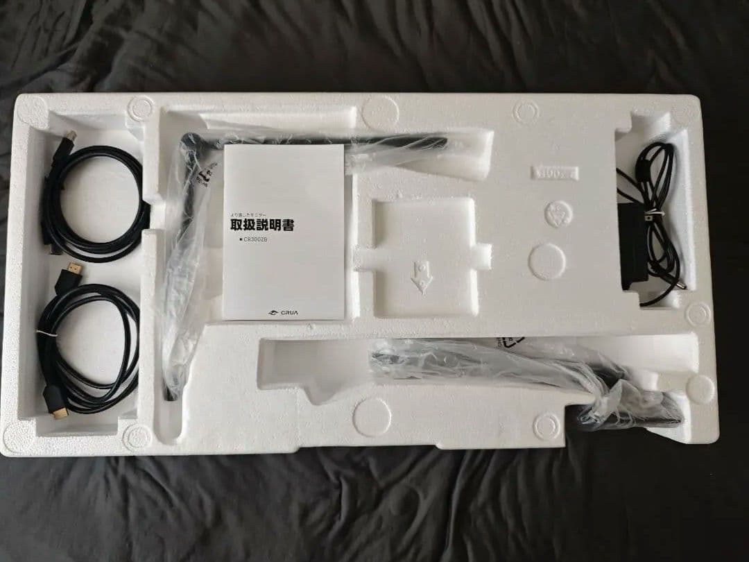 crua 30インチモニター