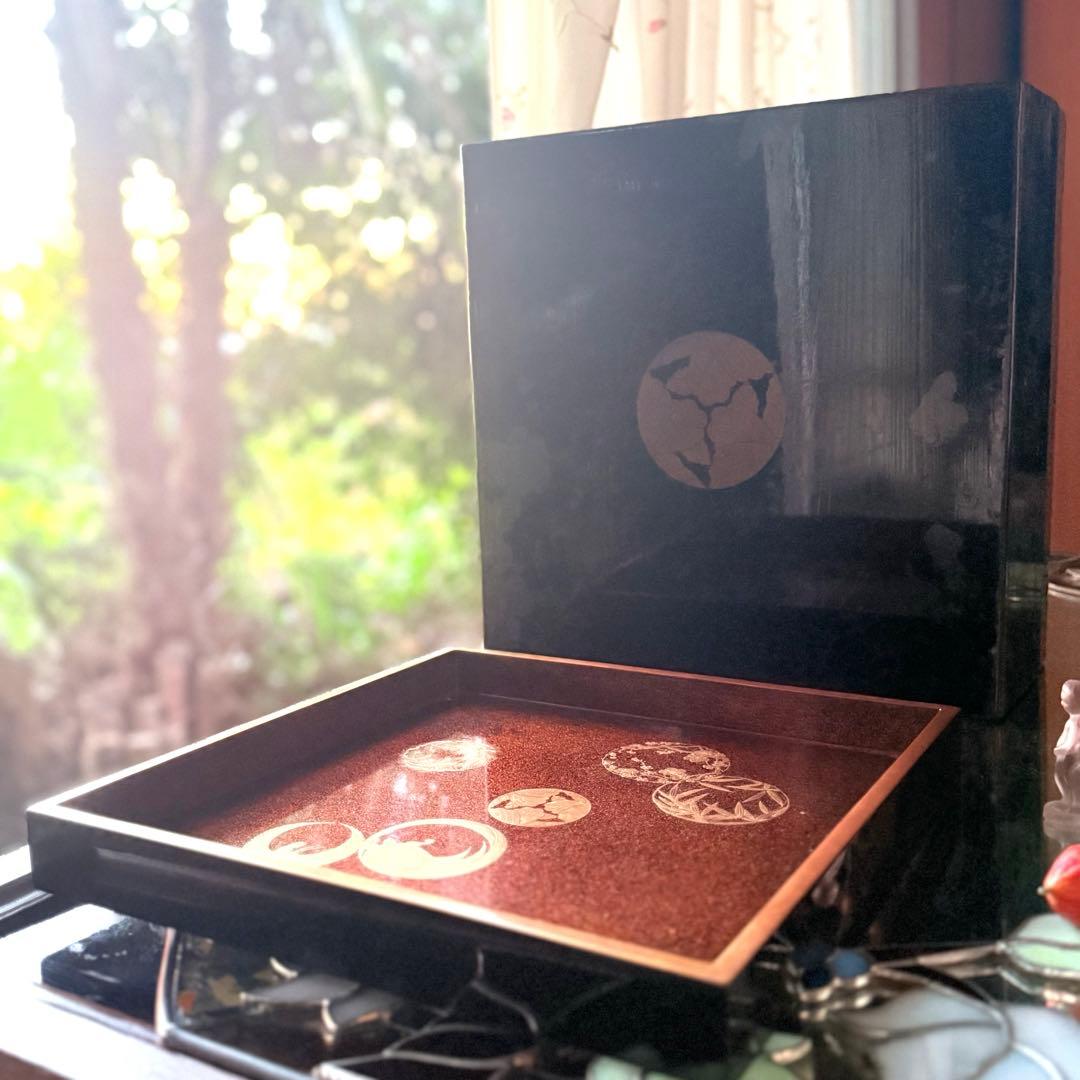 2115様感謝‼️JAPAN豪華梨地丸紋蒔絵「松竹梅&鶴亀」四方盆1枚家紋入木箱付