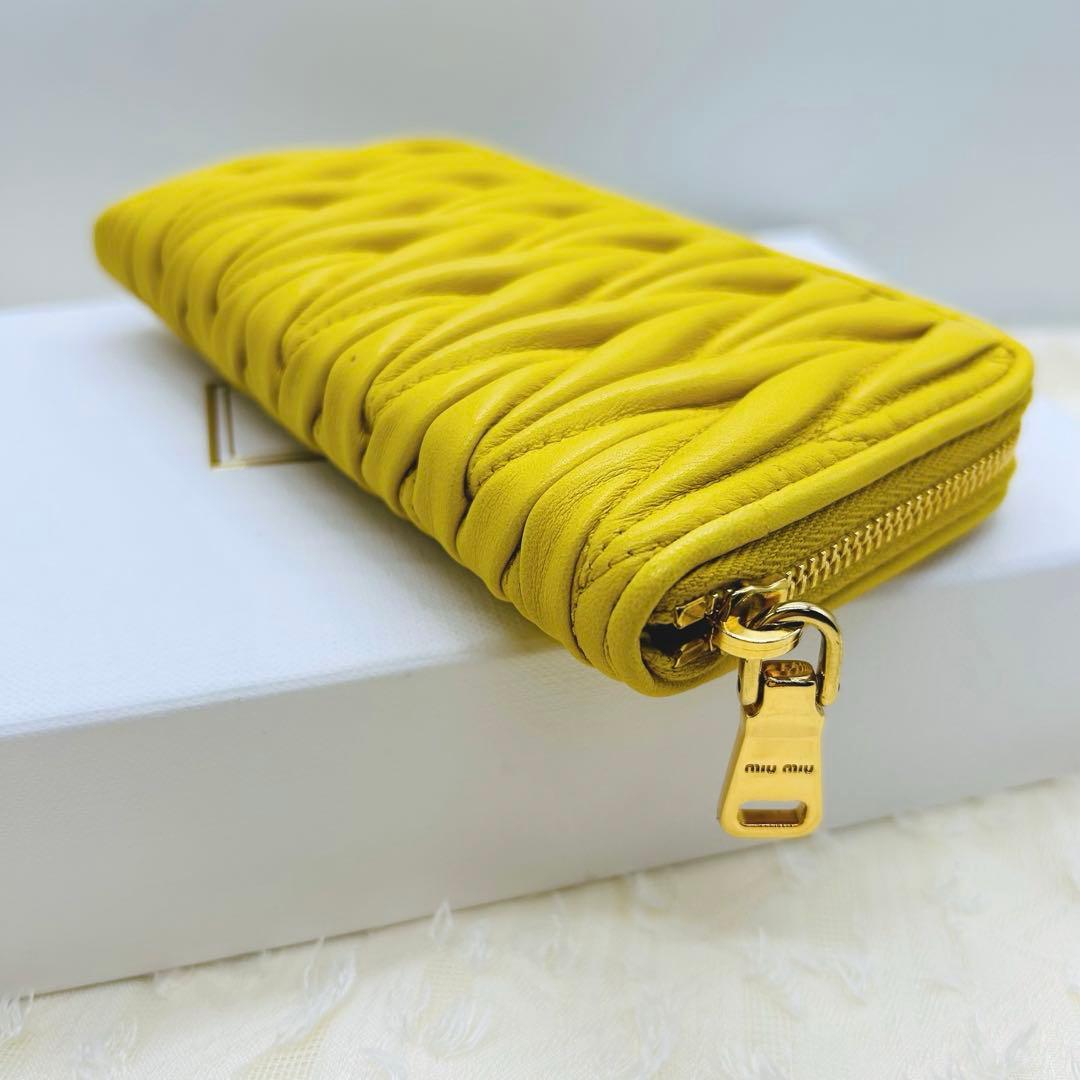 ミュウミュウ[希少カラー]マテラッセL字ラウンドファスナー財布ケース