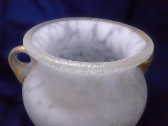 マーブル模様の持ち手付きガラス壺