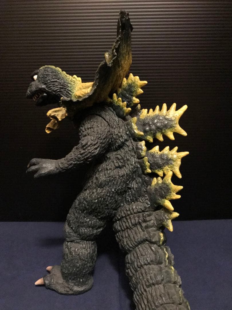 ファルシオン エリ巻き怪獣ジラース 1/150 ソフビモデルキット完成品
