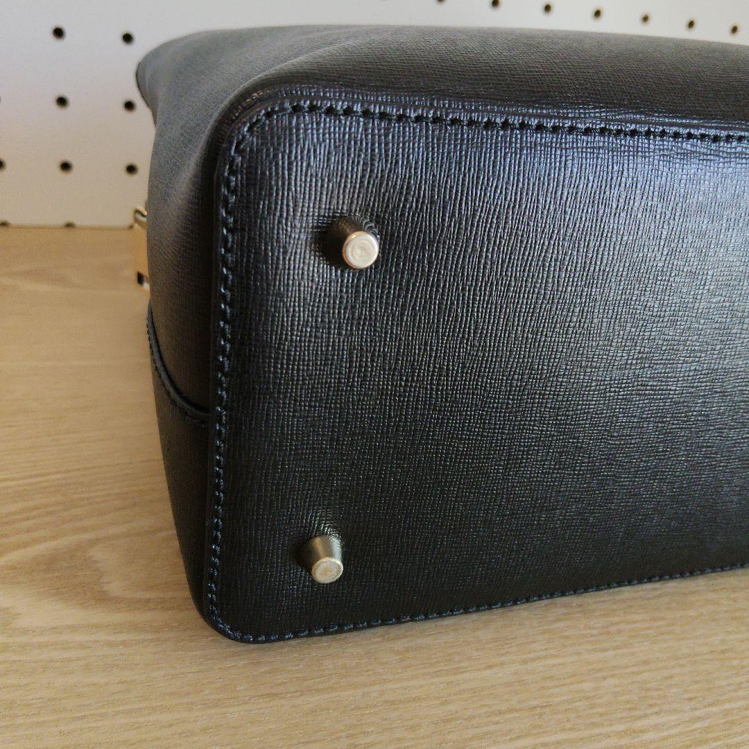 FURLA ブラック ハンドバッグ ショルダーストラップ付き