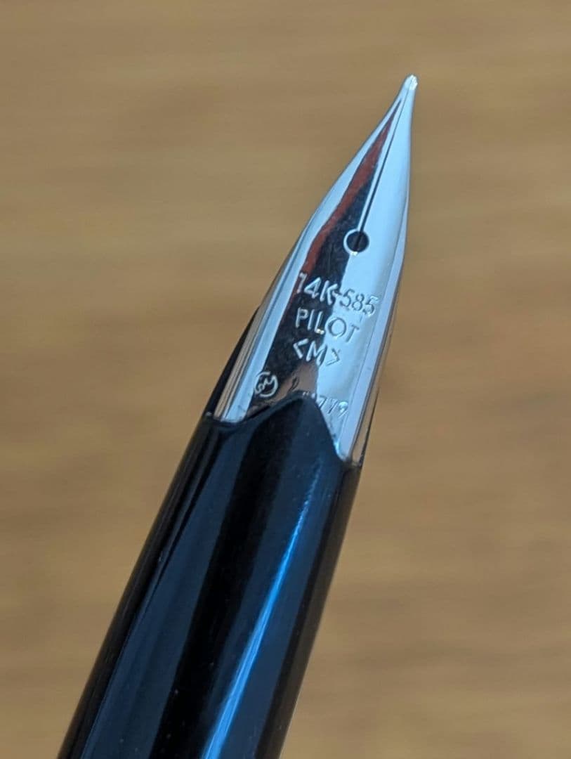 m*m様 【おそらく新品】パイロット 14k 万年筆 エリート 蝕刻 中字