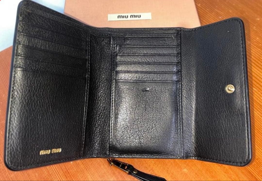 miumiu 三つ折り財布