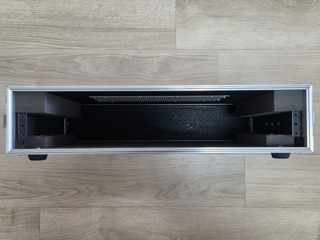 Duplex 1Uラックケース 放熱パンチングメタル使用