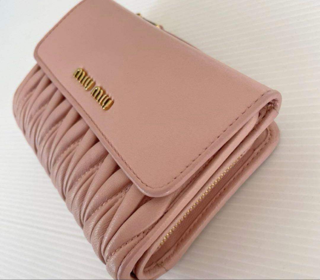 さ*ら様 【美品】miumiuミュウミュウマテラッセL字ファスナー折り財布
