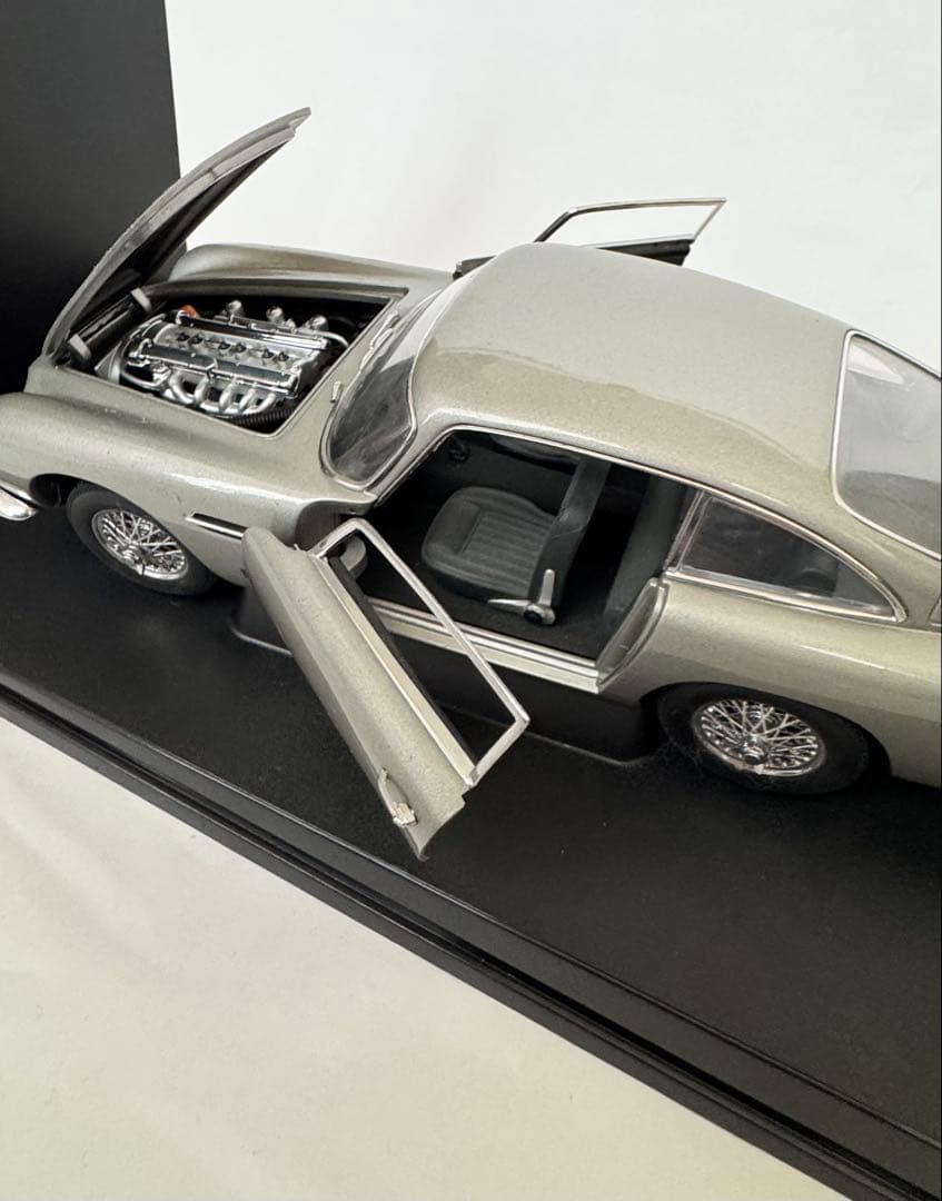 【希少】AUTOart アストンマーチンDB5 ジェームス・ボンド・コレクション