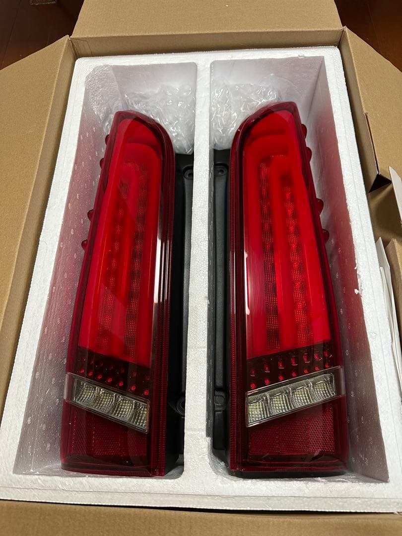ヴァレンティ xトムス コラボ LED テール ランプハイエース 200系