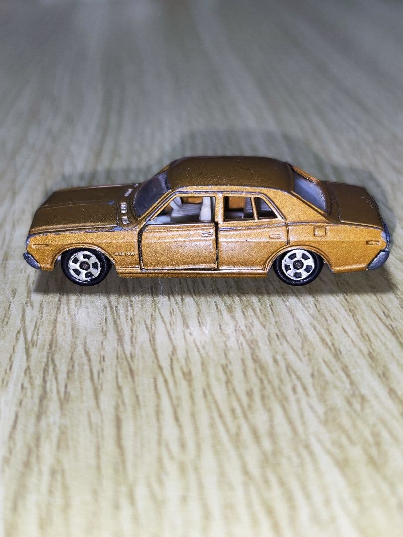 トミカ　日産　セドリック　香港