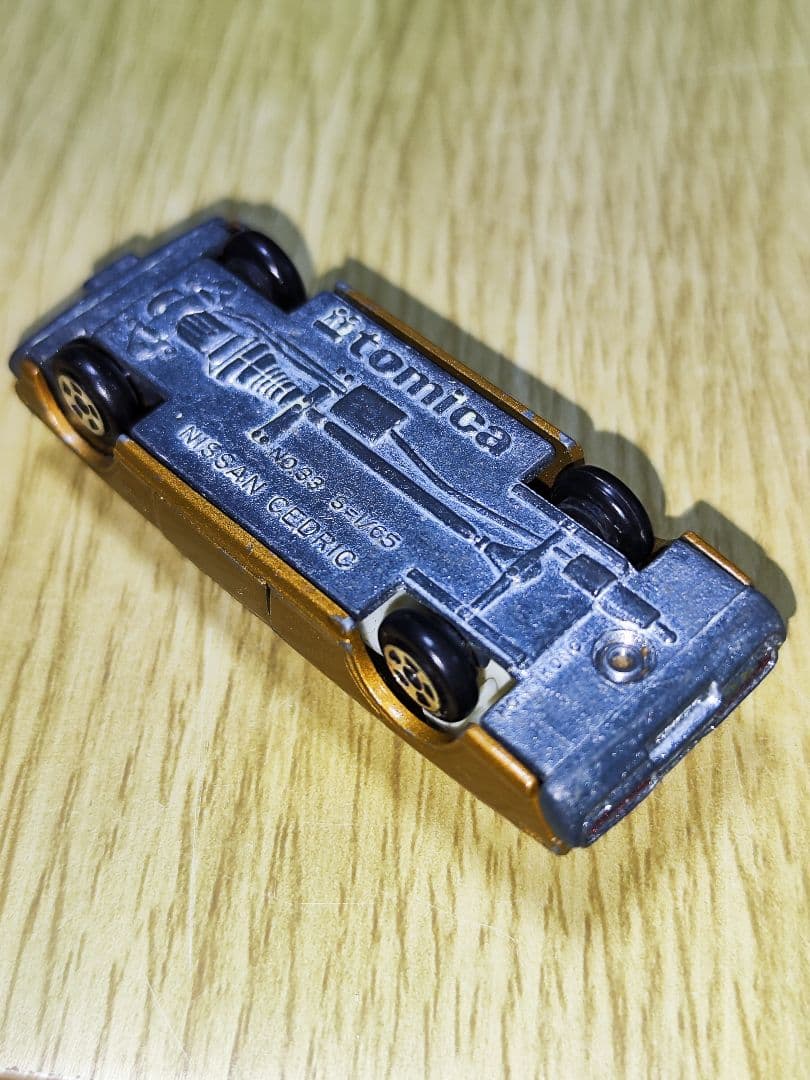 トミカ　日産　セドリック　香港