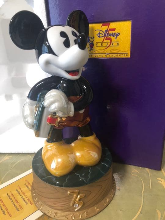 ディズニー生誕75周年記念　1000個限定　ミッキーマウス陶器フィギュア