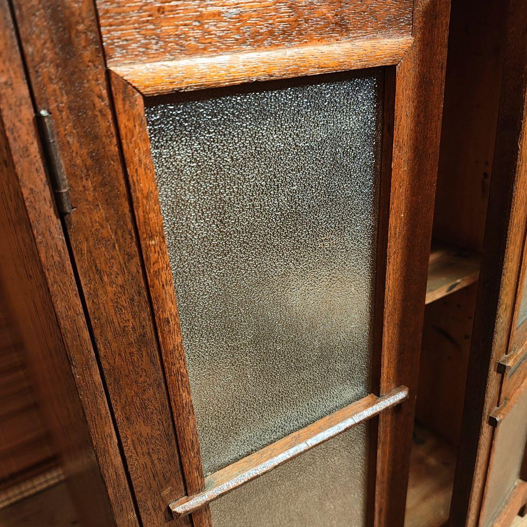 ガラス扉の棚　食器棚　本棚　昭和レトロ　古家具