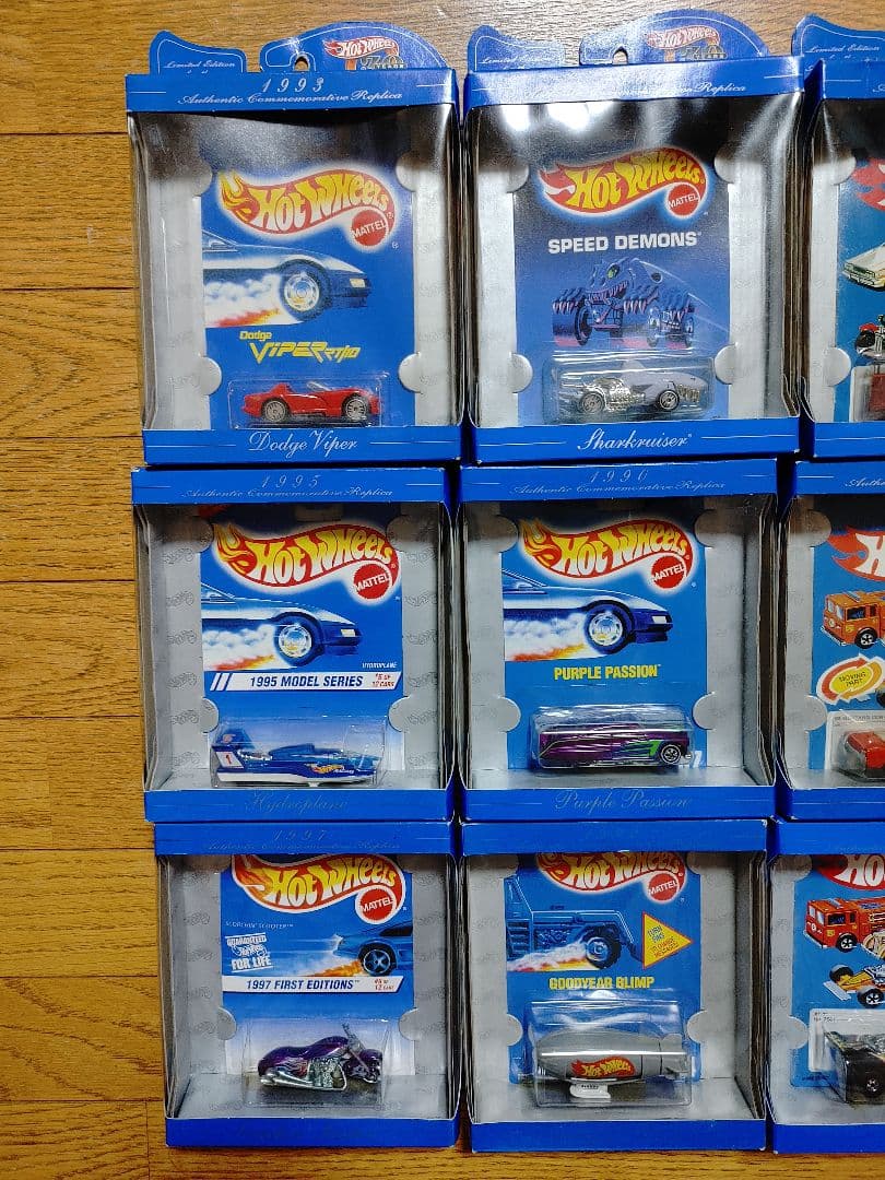 ホットウィール　３０周年アニバーサリー　１８車種セット