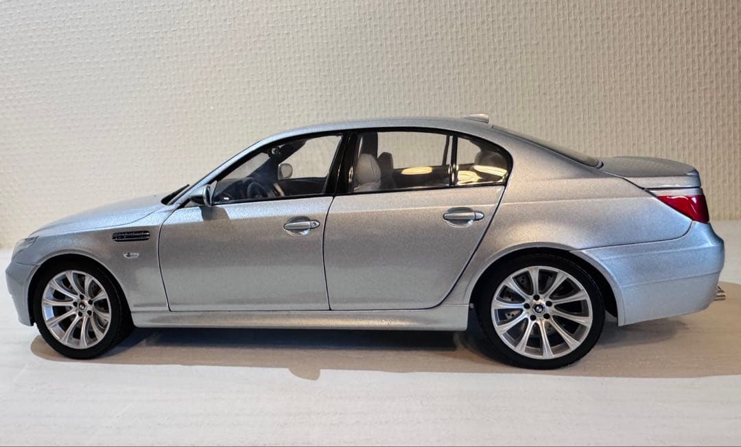BMW M5 ミニカー 1/18 シルバー