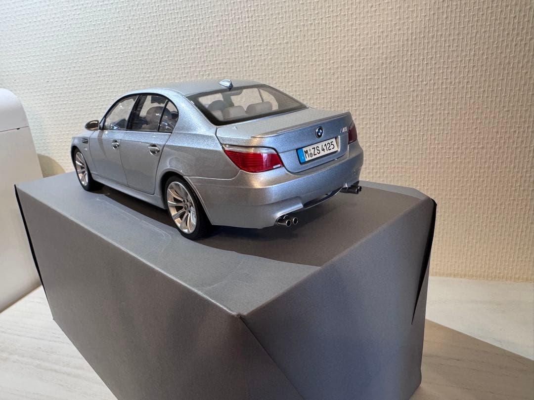 BMW M5 ミニカー 1/18 シルバー