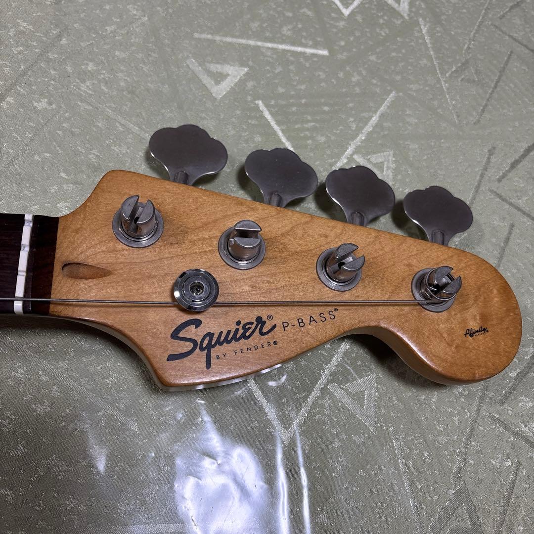 SquierとBUSKER'S プレベ(ネックを外して発送)