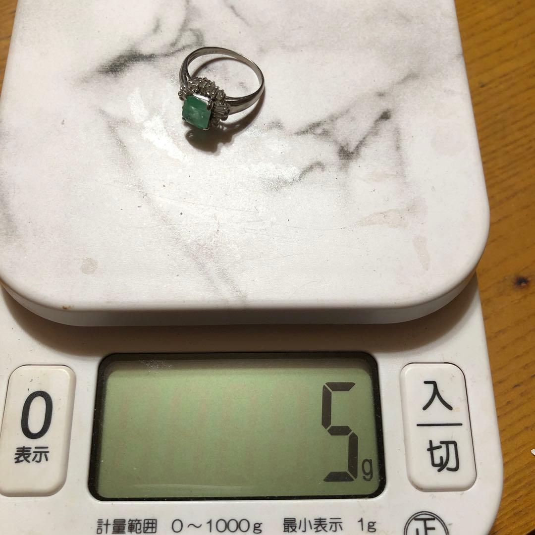緑色の石の装飾リング 5g