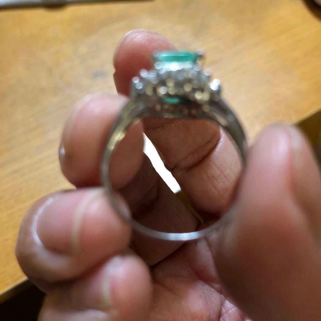 緑色の石の装飾リング 5g