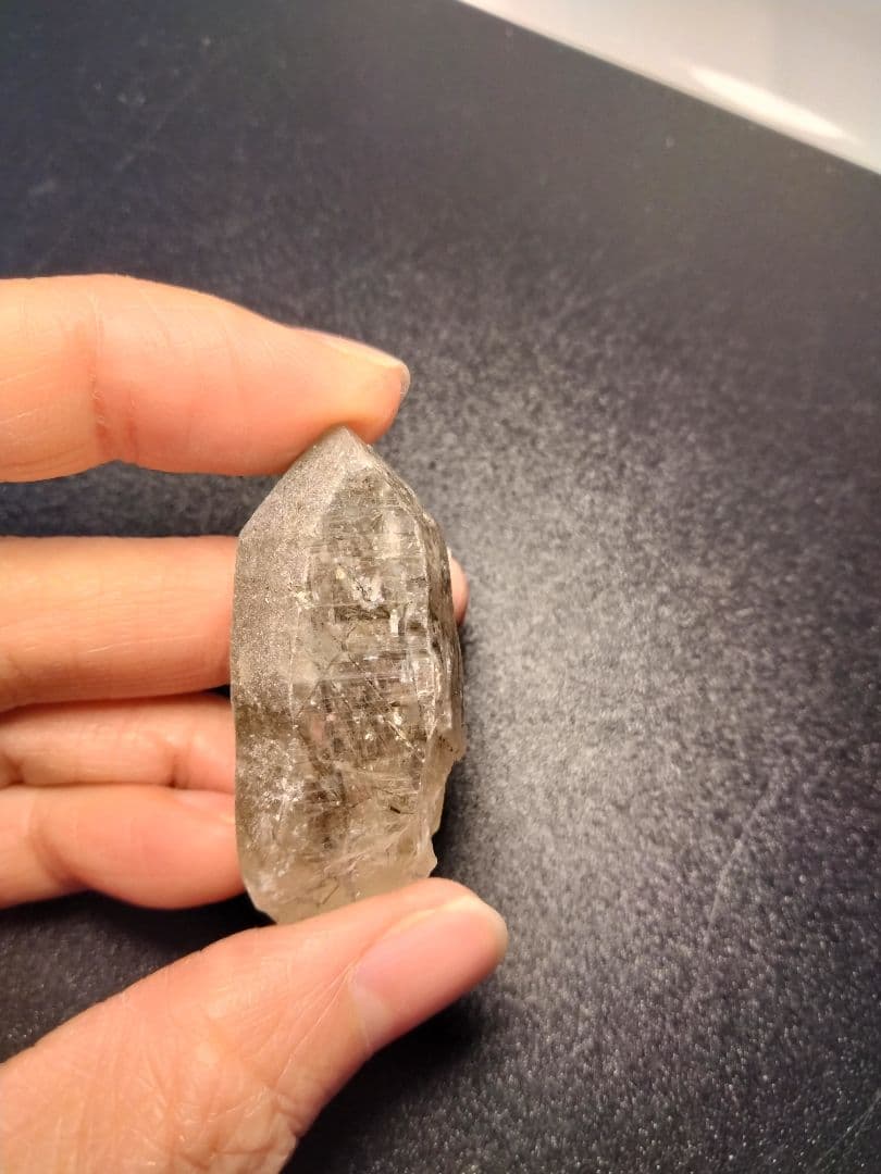 国産鉱物　山梨県　塩山竹森山　天然水晶　虹入り　トルマリン入り水晶　早い者勝ち